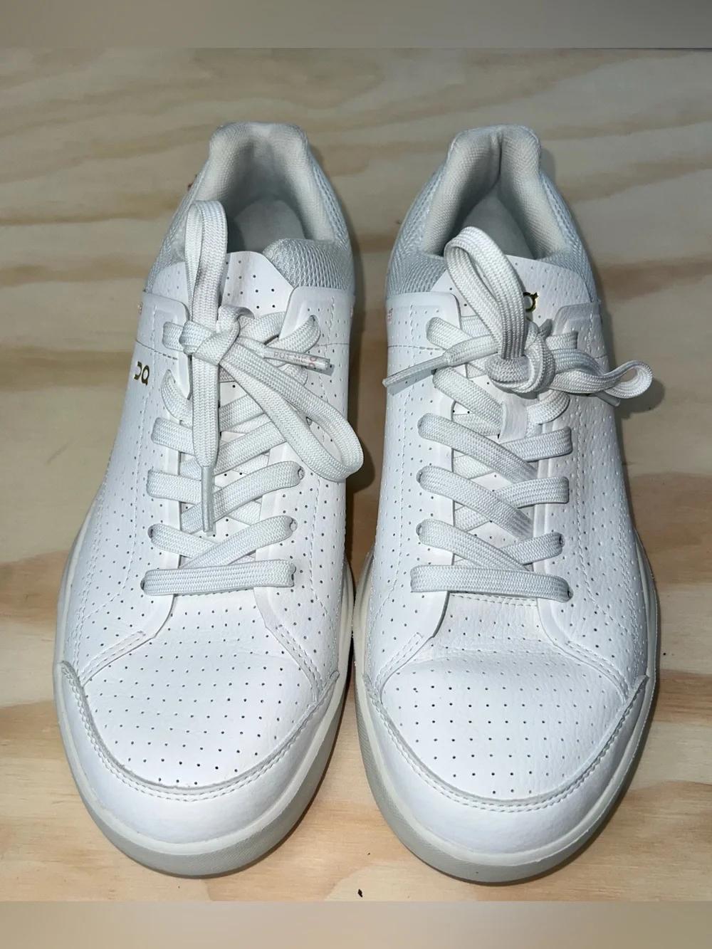 On Cloud The Roger Centre Court Sneakers Shoes Size Womens US 7 White Woodrose